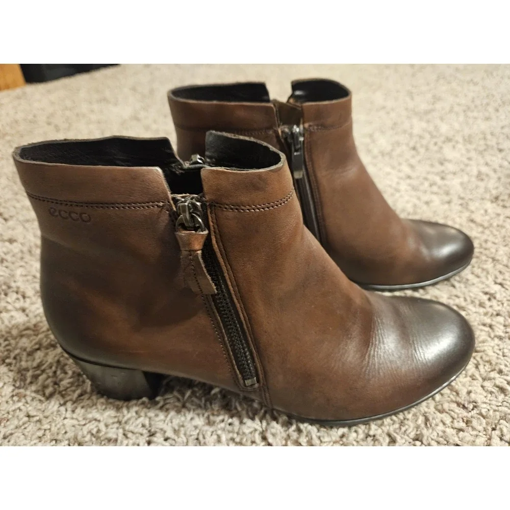Ecco Women's Rich Brown Ankle Booties - Size‎ 9 - 100% Leather
